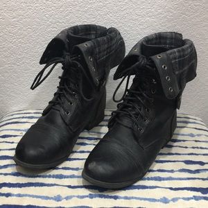 Combat boots